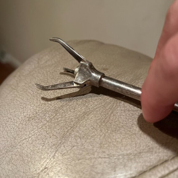 Vintage sugar cube olive tongs spring loaded royal crown 4 1/2” Sweden - Picture 4 of 5